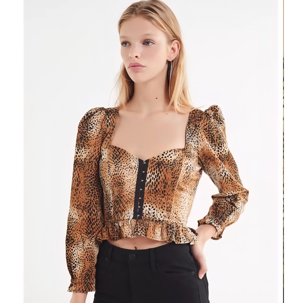 Lykke Wullf Cassidy Cheetah Print Animal Print Crop Top Womens Size XS